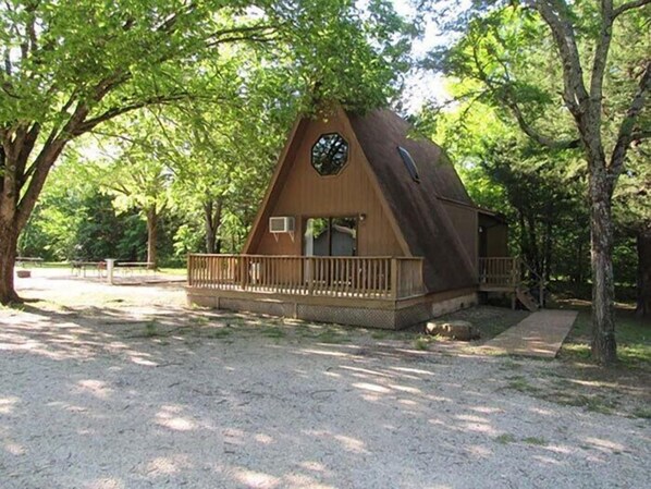 Chalet | Free WiFi, bed sheets - Bar M Resort and Campground (Branson West)