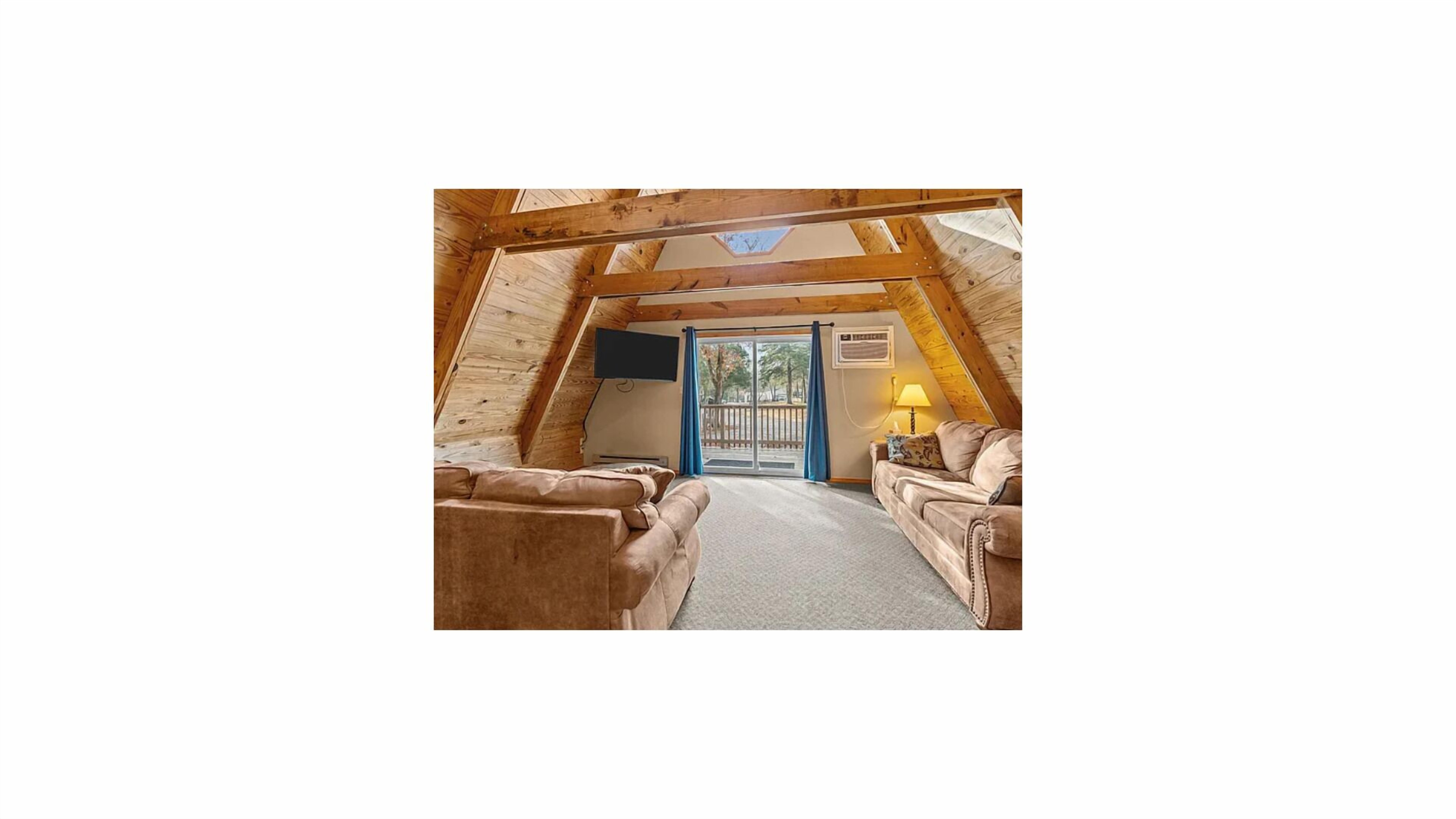 Chalet | Living area | Flat-screen TV