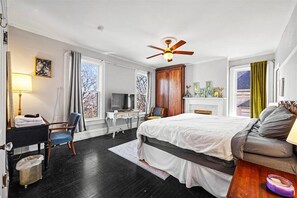 5 chambres, bureau, fer et planche à repasser, lit parapluie