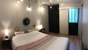 1 habitación, tabla de planchar con plancha, wifi gratis y ropa de cama