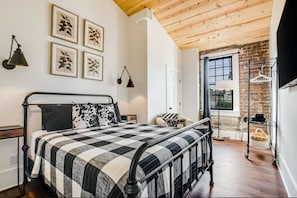 2 habitaciones, escritorio, tabla de planchar con plancha y wifi