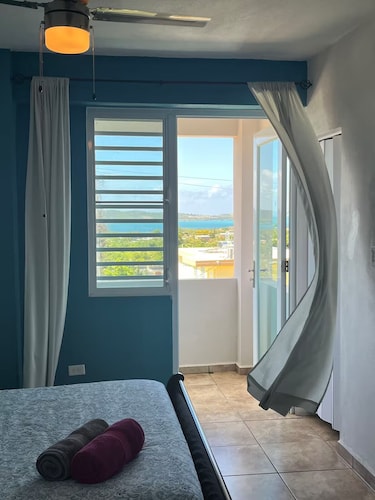 OceanView Villa 3 - Prime Location! Bay View, Pool & Relaxing Stay Near Boquerón