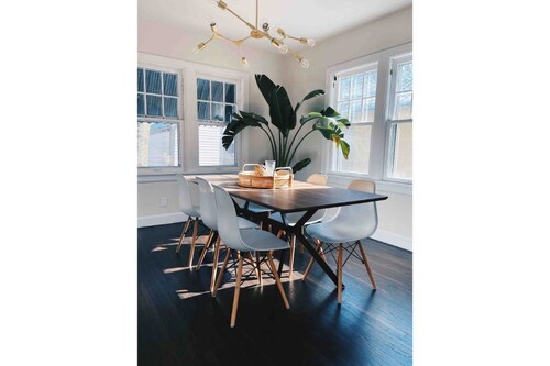 Chic Bungalow Located In The Heart Of Wichita