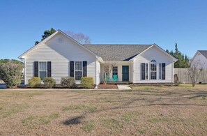 Exterior - Luxe Private Beach Getaway Minutes to the Ocean! (Wilmington)