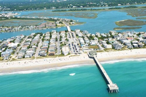 Luxe Private Beach Getaway Minutes to the Ocean!