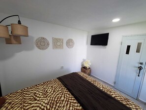 1 bedroom - 10%Discount week!!! Apt. with electricity, water, A/C, WIFI near Crashboat Beach (Aguadilla)