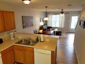 Fridge, microwave, oven, stovetop - NW SA, Lackland AFB - BMT, Sea World (San Antonio)