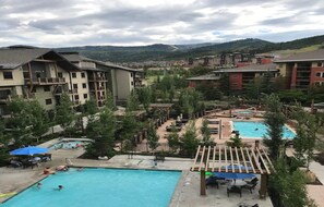 Piscina all'aperto, una piscina riscaldata