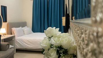 1 habitación, tabla de planchar con plancha, wifi gratis y ropa de cama