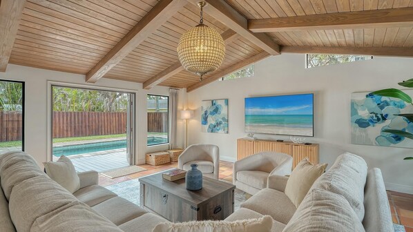 Télévision, cheminée