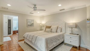 3 bedrooms, iron/ironing board, free WiFi, bed sheets - St Armand's Home with pool (Sarasota)