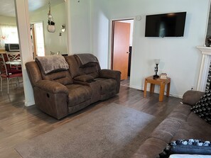 Smart TV, fireplace, stereo