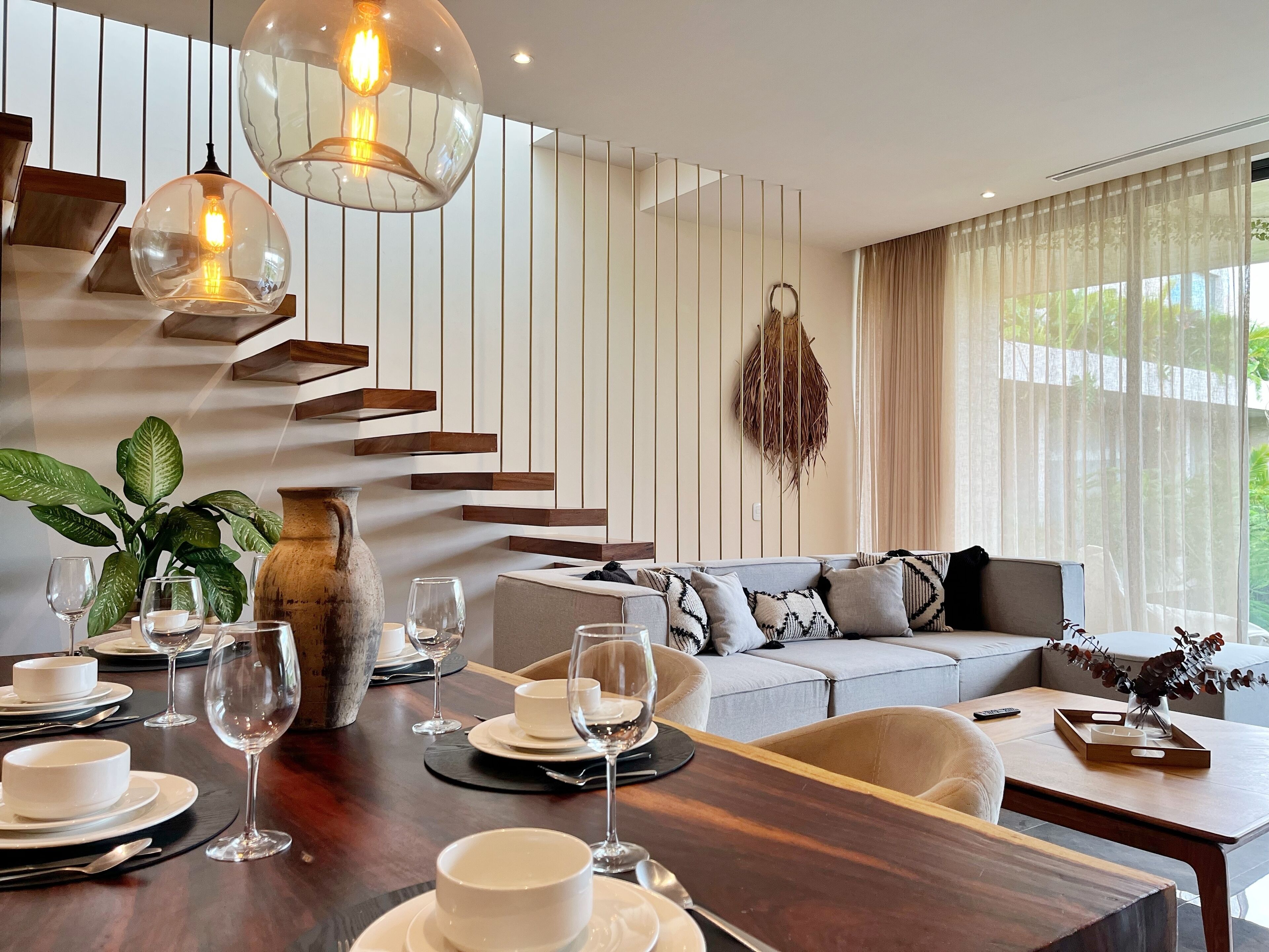 Apartemen Keluarga, 3 kamar tidur, kolam renang pribadi | Area keluarga | TV LED