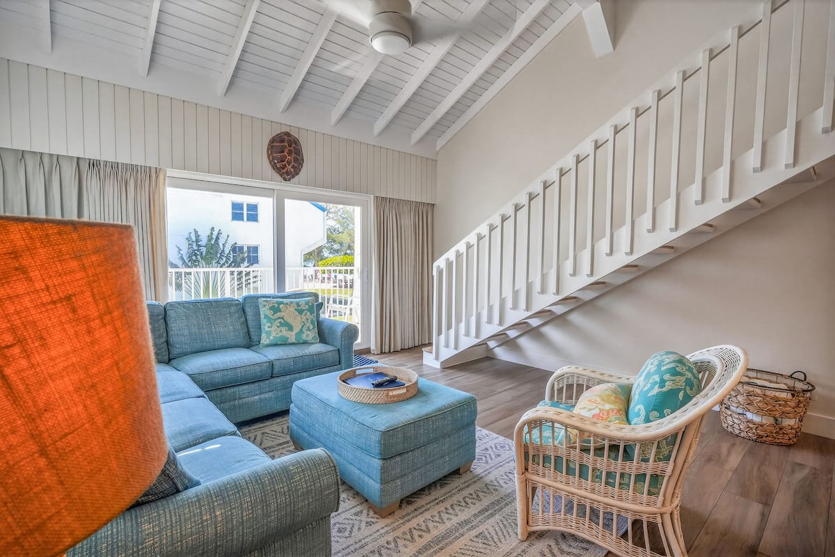 Villa, 2 Bedrooms, Ocean View (Villa #5) | Living area | 40-inch flat-screen TV with cable channels, TV