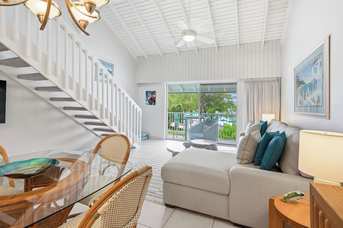 Villa, 2 chambres, en front de mer | Coin séjour