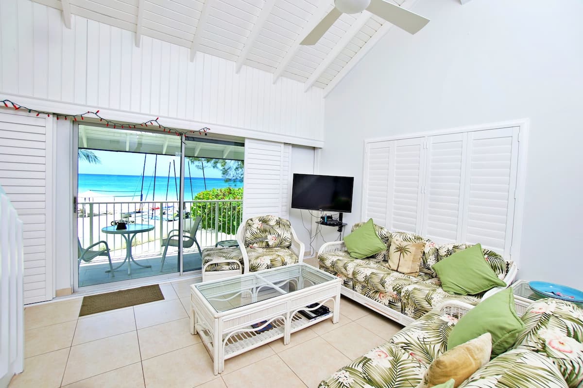 Villa, 2 Bedrooms, Oceanfront (Villa #43) | Living area | 40-inch flat-screen TV with cable channels, TV