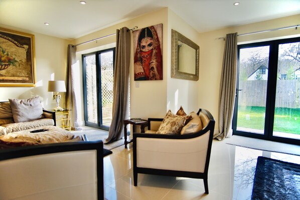 Interior - Venetia Luxe Cottage - 4 Bed - Near Countryside/Reading Town (Reading)