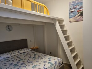 2 dormitorios, tabla de planchar con plancha, wifi y ropa de cama