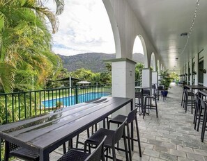 Restaurant - Nature Retreat on Mandalay (Nelly Bay)