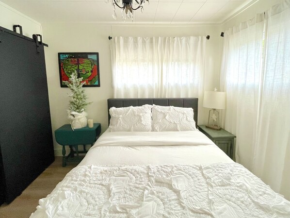 2 bedrooms, iron/ironing board, travel cot, free WiFi