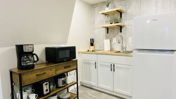 Fridge, microwave, stovetop, coffee/tea maker