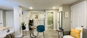 Charming 2 Bedroom Apt. Close to Valparaiso University Short-Term Stays