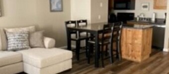 Renovated Condo, Mountain Bike right from the door to the Kingdom Trail system. 