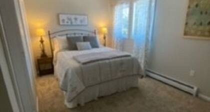 Renovated Condo, Mountain Bike right from the door to the Kingdom Trail system.
