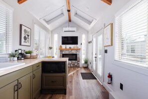 Fridge, microwave, coffee/tea maker, cookware/dishes/utensils - Near Zion • Modern Tiny Home • Hiking & MTB Access (Apple Valley)