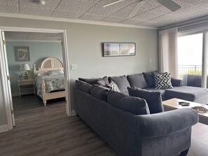 Smart TV, fireplace, ping pong
