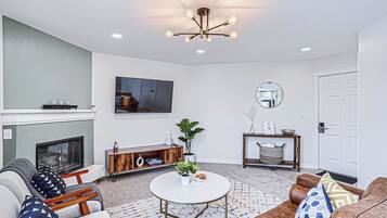 Smart TV, fireplace