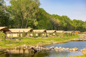 Glamping Tent-2 Bedroom Tent | Free WiFi, bed sheets - Sankoty Lakes (East Peoria)