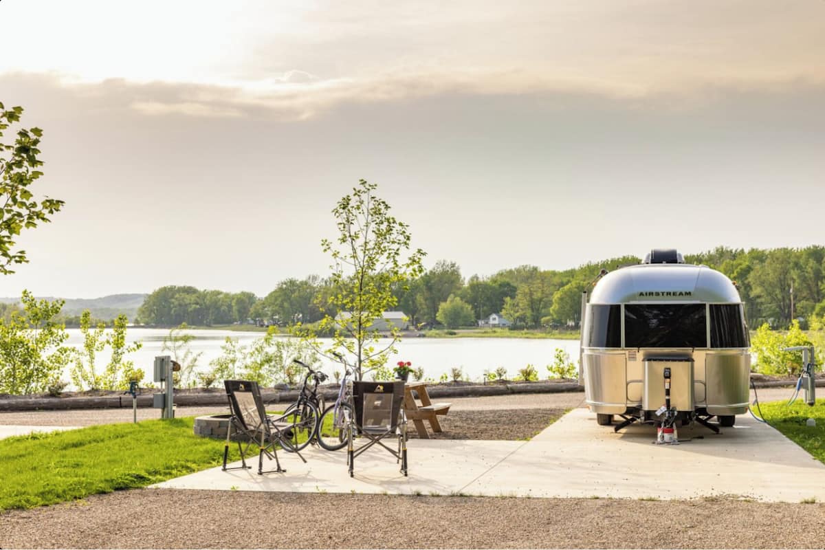 50 Ft Pull Through Sites | WiFi (free), bed sheets