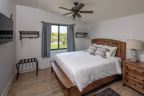 Glamorous Accessible - 2 Bedroom Cabin | 免费 WiFi、床单