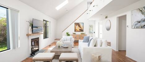 TV, fireplace, DVD player, books