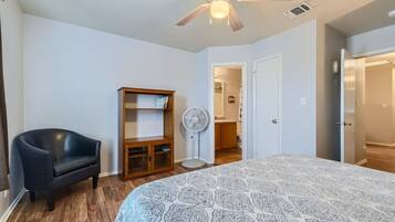 2 camere, una scrivania, Wi-Fi, lenzuola