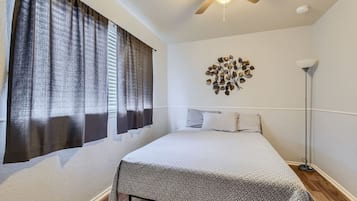 2 slaapkamers, een bureau, wifi, beddengoed