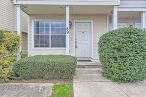 Exterior detail - NW SA Lackland AFB/Sea World minutes away (San Antonio)