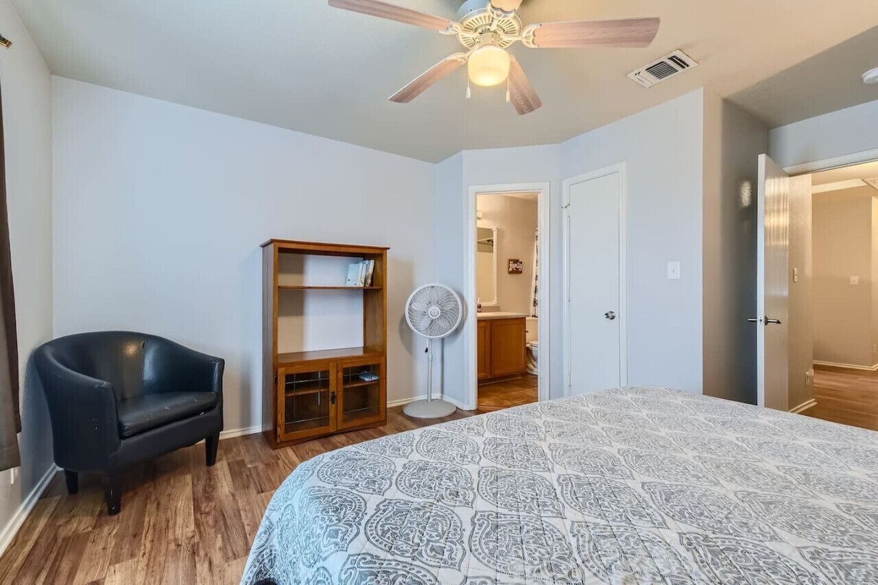 2 habitaciones, escritorio, wifi y ropa de cama 