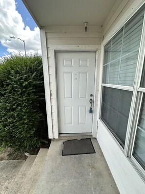 Exterior detail - Close to Sea World & Lackland (San Antonio)