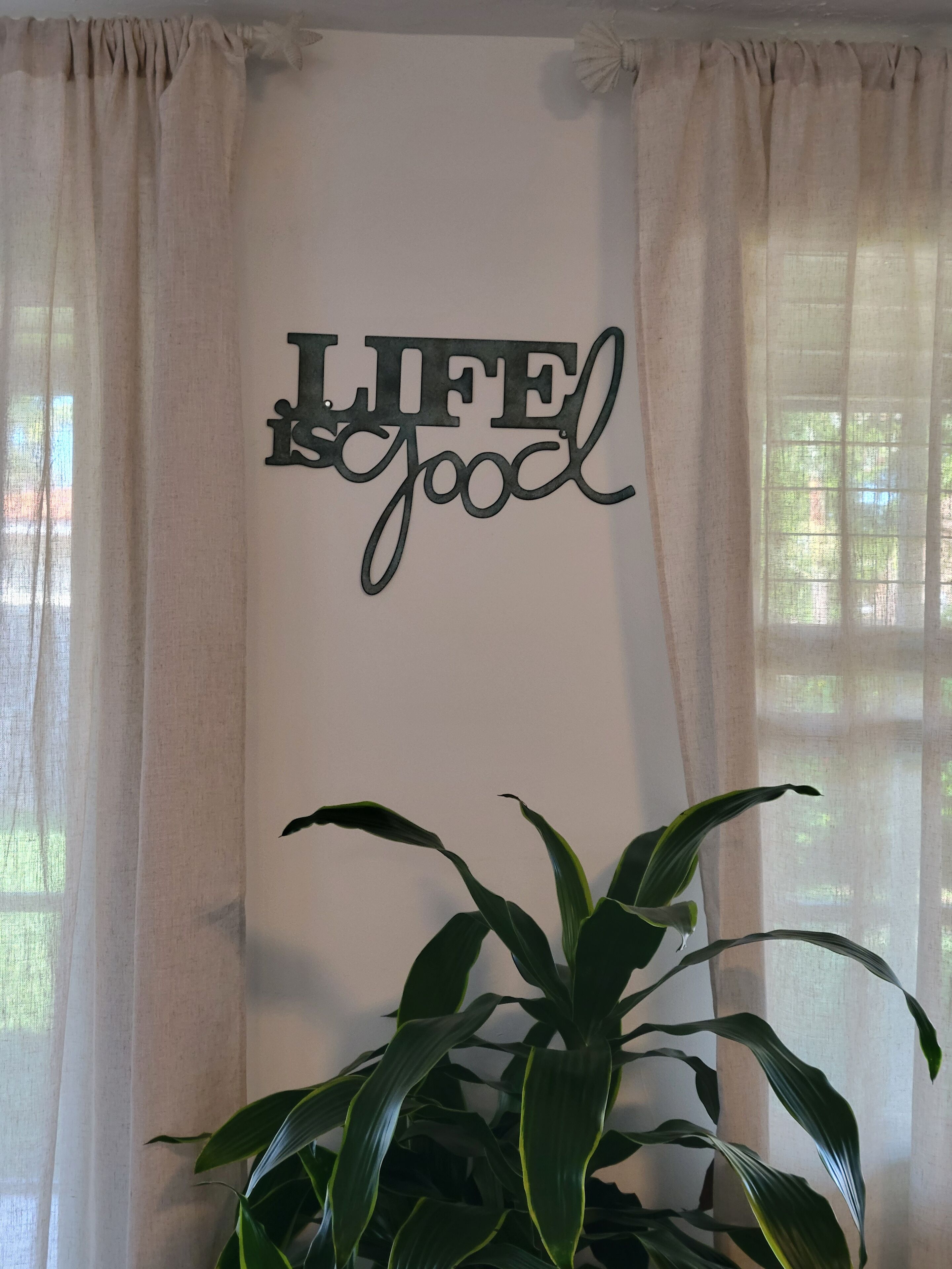 Newly Renovated Beautifully Furnished 5 Mins to Famous Hollywood Beach