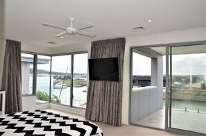 5 bedrooms, desk, iron/ironing board, free WiFi