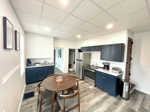 Fridge, microwave, oven, coffee/tea maker