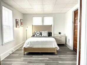 1 bedroom, iron/ironing board, WiFi, bed sheets - Cozy Lancaster Apartment Near Attractions (Lancaster)