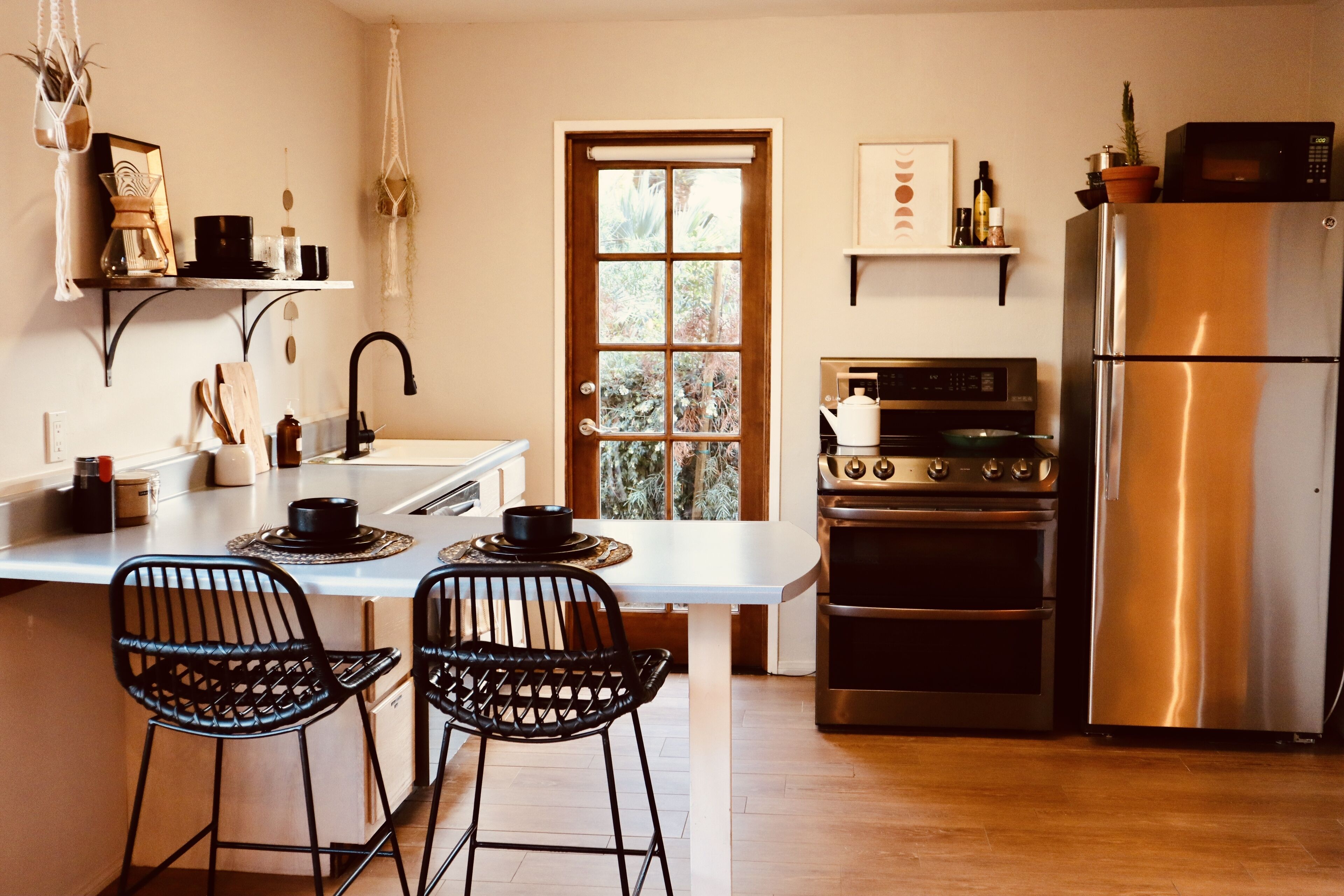 Refrigerador, microondas, horno y parrilla de estufa 