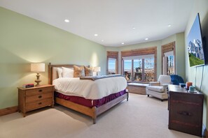 2 عدّة غرف نوم ومكواة/لوح كي وواي فاي مجانًا وملاءات أسرّة