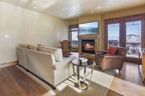 Smart TV, fireplace - Ski-in / Ski-out | Privacy | Balcony | Garage (Park City)