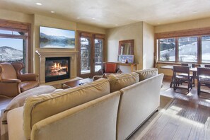 Smart TV, fireplace - Ski-in / Ski-out | Privacy | Balcony | Garage (Park City)