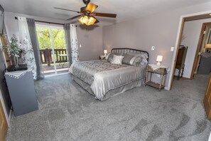 5 bedrooms, desk, iron/ironing board, travel crib