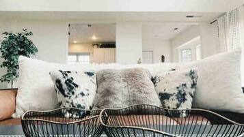 Smart TV, fireplace, offices